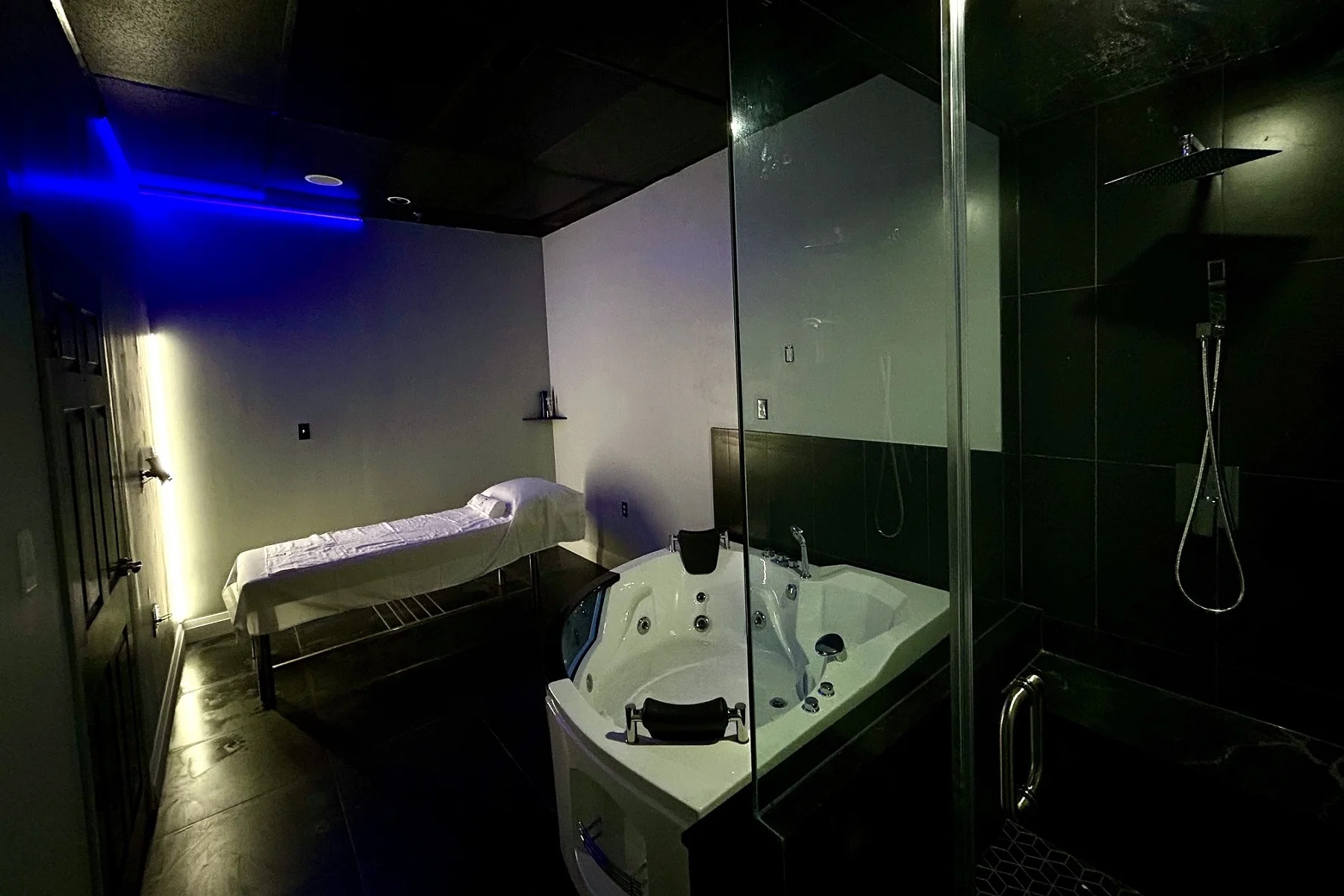 VIP Jacuzzi/Steam Room 2