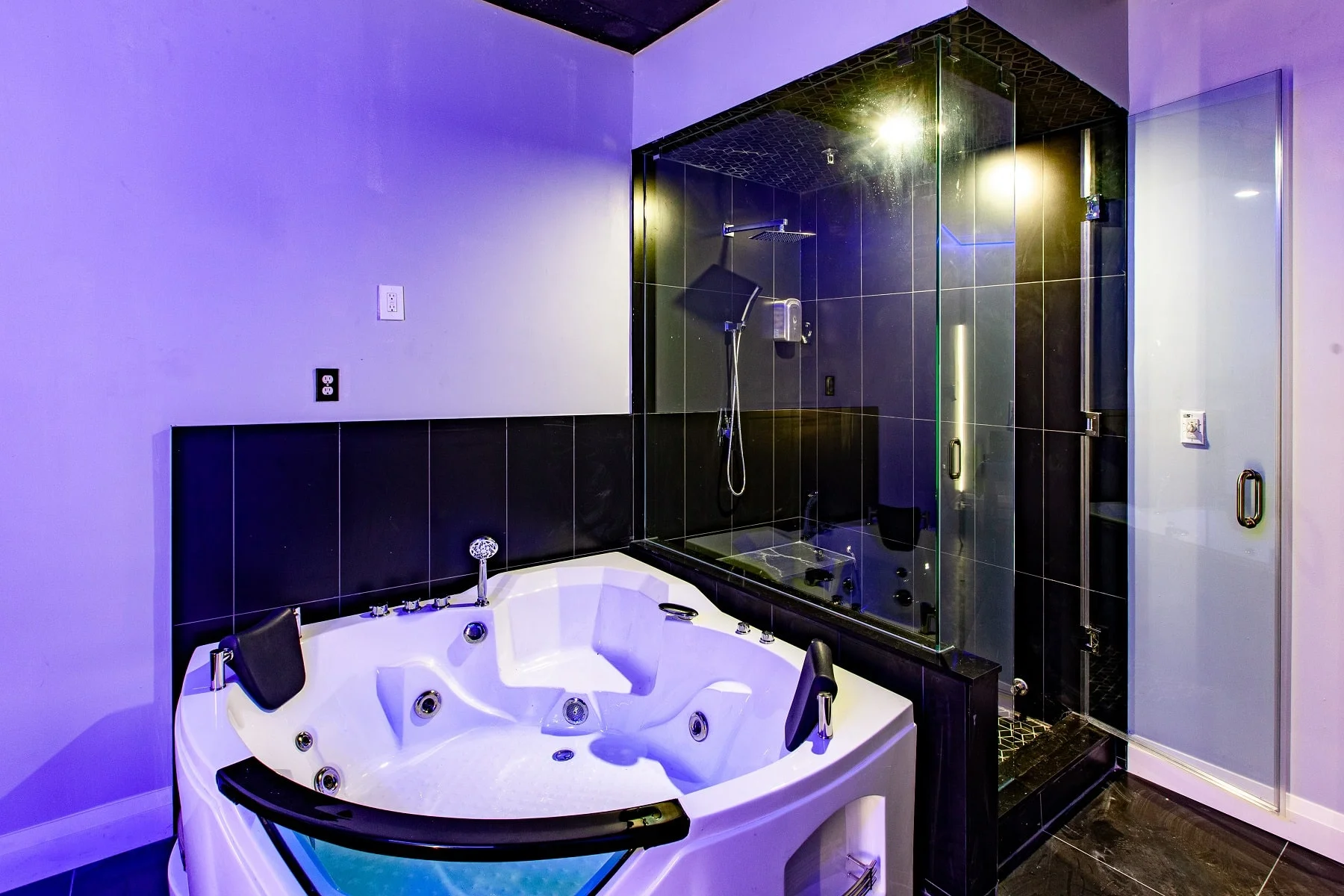 VIP Jacuzzi/Steam Shower